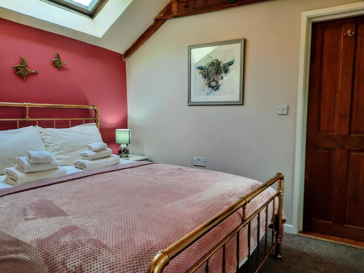 Cosy Barn On Rural Smallholding With Alpacas, Goats & Pigs Stithians Exterior foto